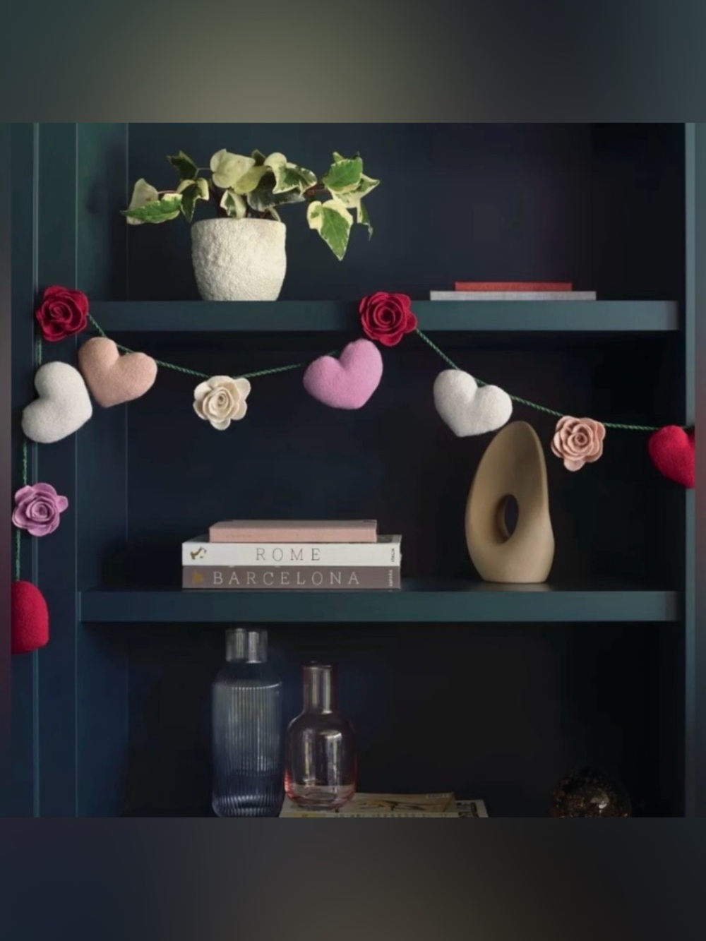 🌹NWT🌹 Threshold Felt Hearts and Roses Garland